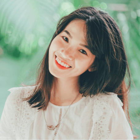 woman smiling after having damon braces at heaton mersey orthodontic centre